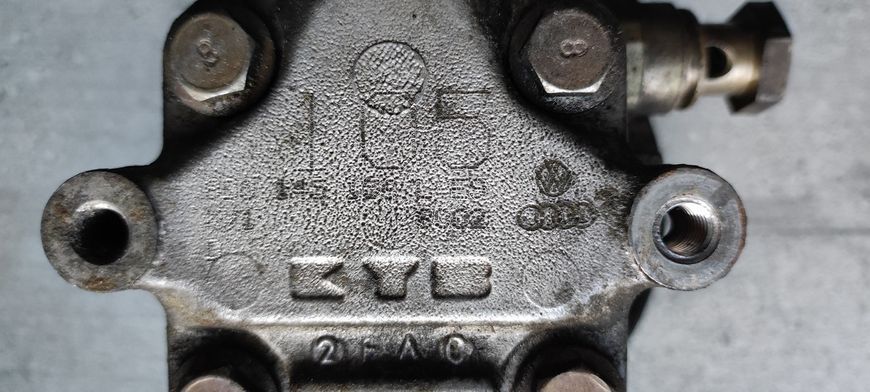 Насос гидроусилителя руля ГУР Volkswagen Passat 8D0145156L 8D0145156L фото