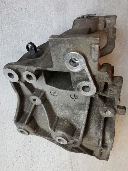 Кронштейн двигуна Peugeot Partner 9675508280 9675508280 фото