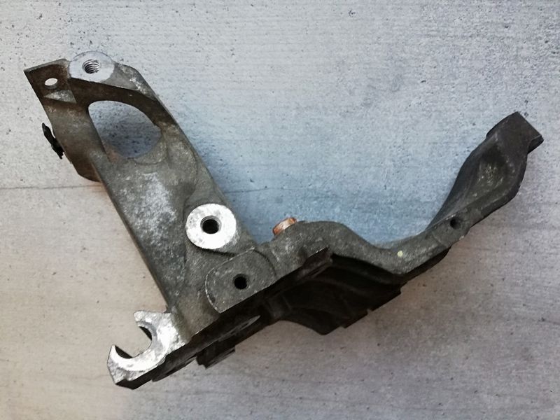 Кронштейн двигуна Peugeot Partner 9675508280 9675508280 фото