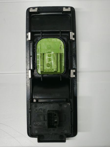 Блок кнопок стеклоподъемника VW Transporter VI 7H5959539AN 7H5959539AN фото