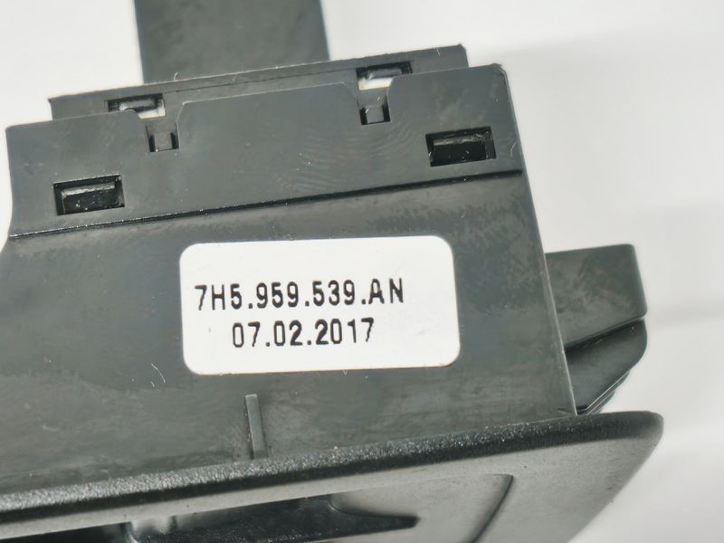 Блок кнопок стеклоподъемника VW Transporter VI 7H5959539AN 7H5959539AN фото