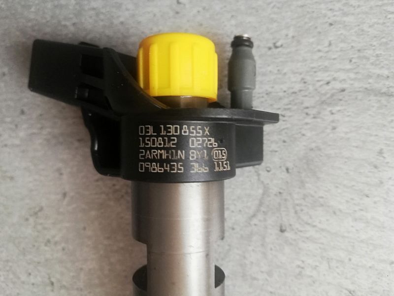 Форсунка Volkswagen Passat 2.0TDI 03L130855X 03L130855X фото