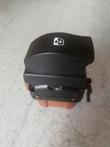 Кнопка склопідйомника Renault Master 8200057321 8200057321 фото