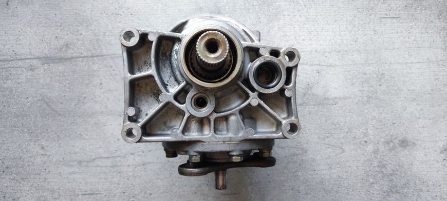 Редуктор коробки передач (роздатка) Skoda Octavia 02C409053M 02C409053M фото