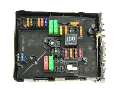 Блок предохранителей Volkswagen Caddy 1K0937125A 1K0937125A фото