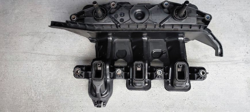 Клапанна кришка (сапун)&nbsp;1.6DCI Renault Trafic 118302761R 118302761R фото