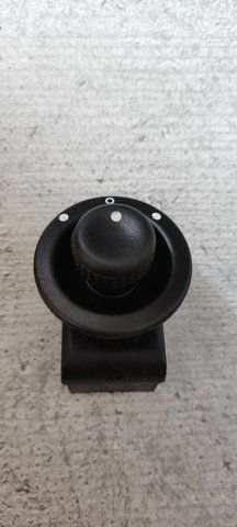 Кнопка регулювання дзеркал Renault Master 7700803531 7700803531 фото