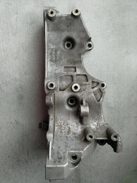 Кронштейн кріплення кондиціонера Audi A4 B6 06D903143C 06D903143C фото