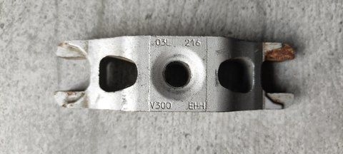 Кріплення форсунки Volkswagen Caddy 03L130216 2095782512 фото