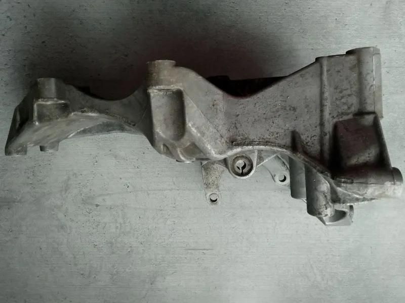 Кронштейн кріплення кондиціонера Audi A4 B6 06D903143C 06D903143C фото
