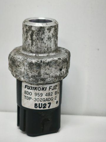 Датчик тиску кондиціонера Volkswagen Passat 8D0959482B 8D0959482B фото