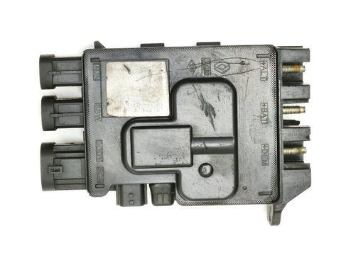 Модуль керування акумулятором Renault Megane III 243800011R 2749721297 фото