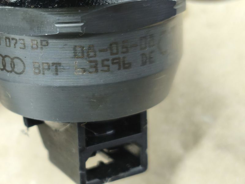 Форсунка дизельная электронная Audi A4 B7 038130073AJ 2858638300 фото