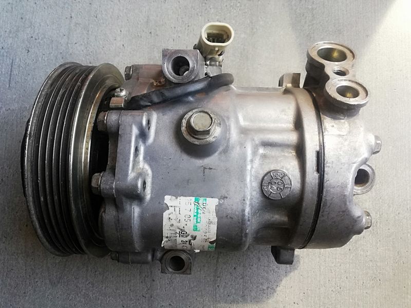Компресор кондиціонера Opel Combo 24461719 24461719 фото